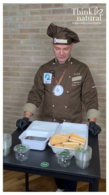 Il campione prepara il tiramisù nella sede Think Natural